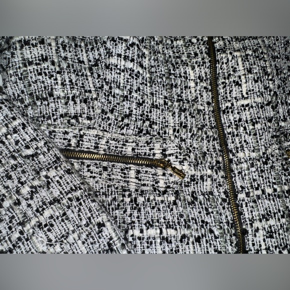 Black and white tweed blazer with gold details - Picture 2 of 3